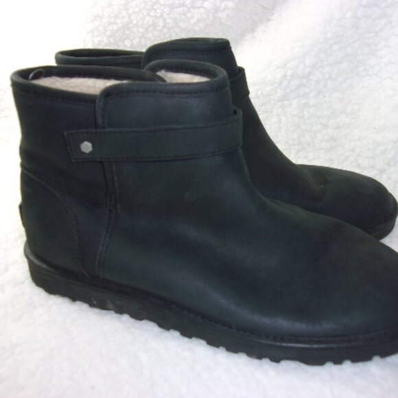 S-150 WOMENS UGG RELLA SHORT BLACK BOOTS - Picture 2 of 13